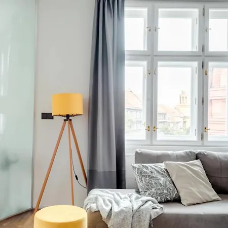 Days - One-bedroom With Workspace And Imac In Vinohrady Apartment *
