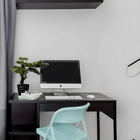 Days - One-bedroom With Workspace And Imac In Vinohrady Praha