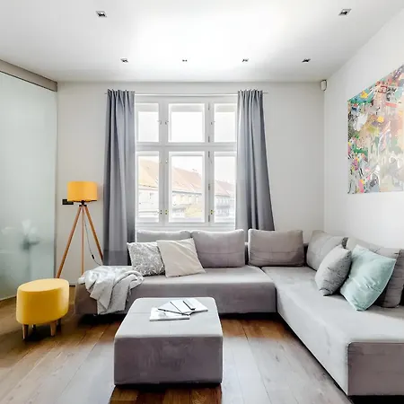 Days - One-bedroom With Workspace And Imac In Vinohrady * Praha