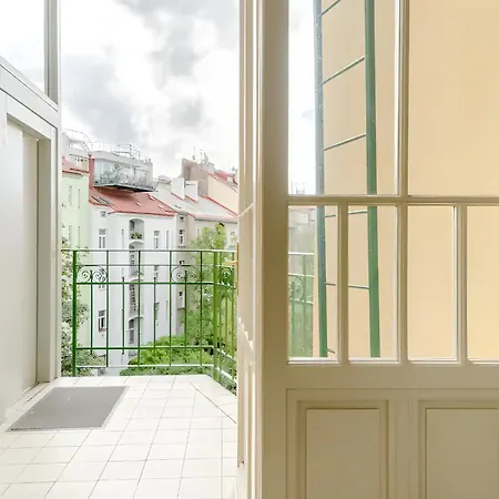 Days - One-bedroom With Workspace And Imac In Vinohrady Apartmán Praha