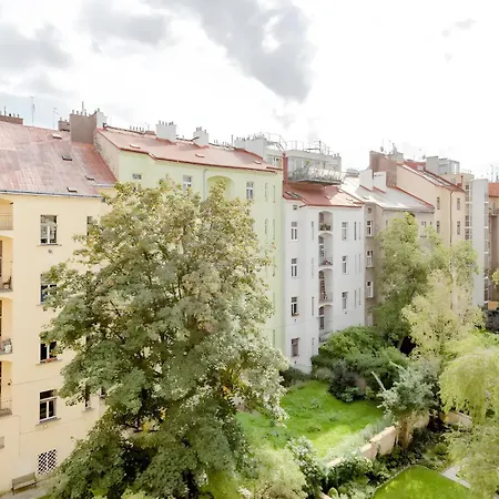 Days - One-bedroom With Workspace And Imac In Vinohrady *