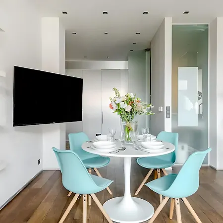 Days - One-bedroom With Workspace And Imac In Vinohrady