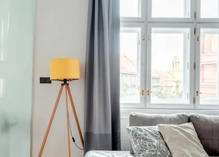 Days - One-bedroom With Workspace And Imac In Vinohrady Apartmán *