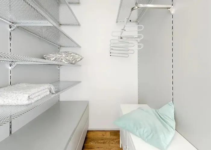 Days - One-bedroom With Workspace And Imac In Vinohrady * Praha