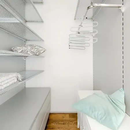 Days - One-bedroom With Workspace And Imac In Vinohrady * Prag