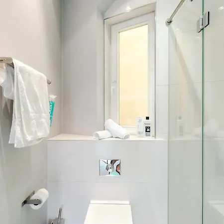 Days - One-bedroom With Workspace And Imac In Vinohrady